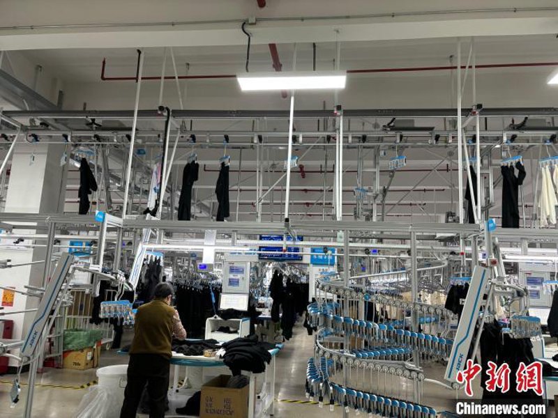 如何选择合适的服装批发渠道？这是一个让很多商家头疼的问题。